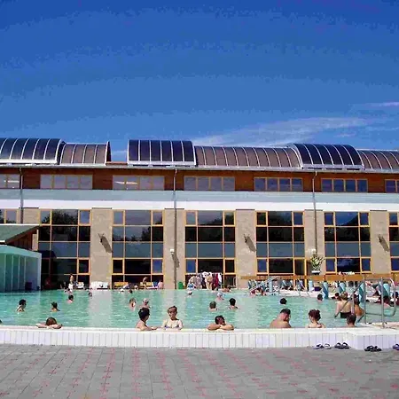 Abigel Vendeghaz 哈卡尼